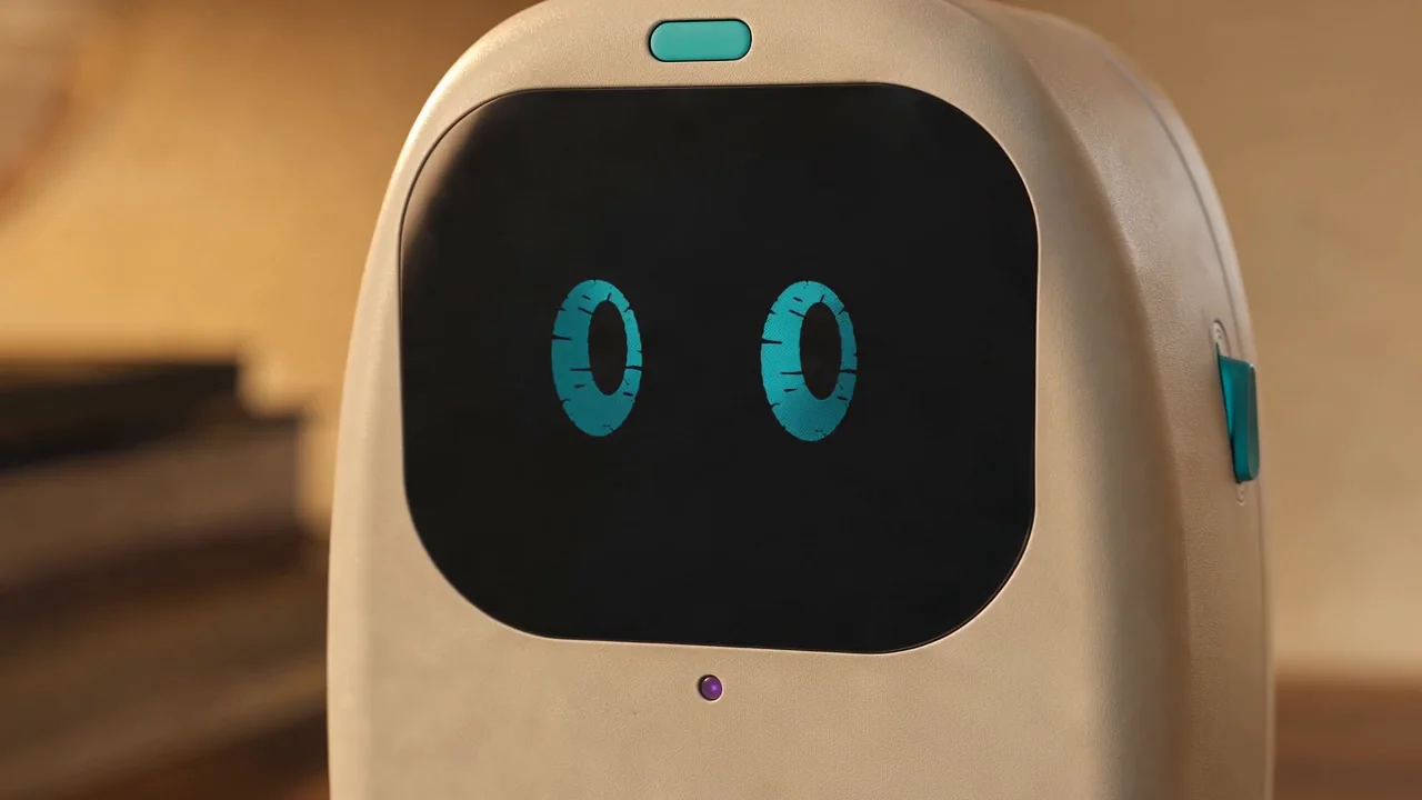 Mini Muse desk robot, frame from its product video